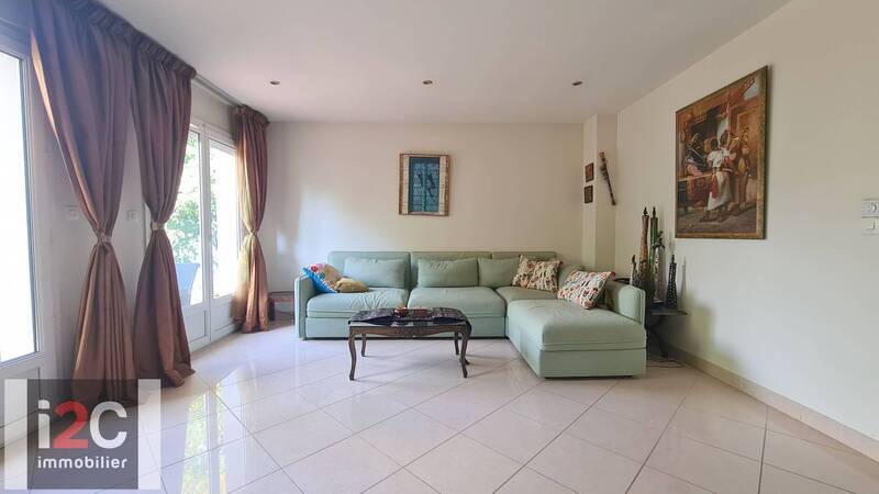 Sold property house maison mitoyenne 6 rooms 151 m² in Ferney-Voltaire 01210