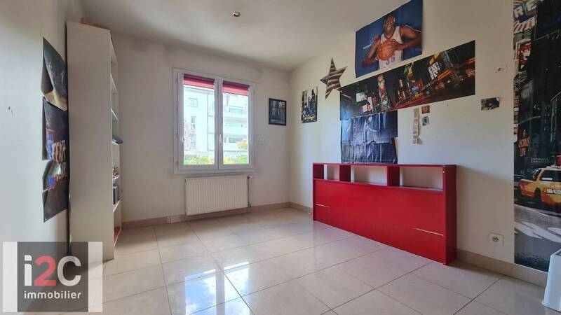 Sold property house maison mitoyenne 6 rooms 151 m² in Ferney-Voltaire 01210