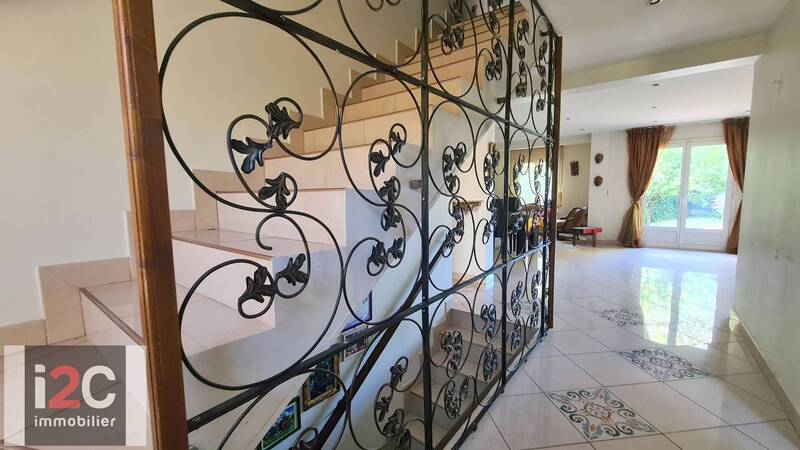 Sold property house maison mitoyenne 6 rooms 151 m² in Ferney-Voltaire 01210