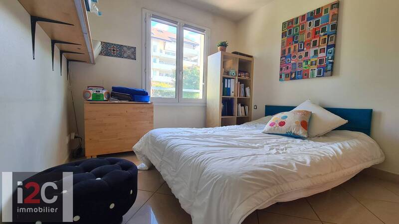Sold property house maison mitoyenne 6 rooms 151 m² in Ferney-Voltaire 01210