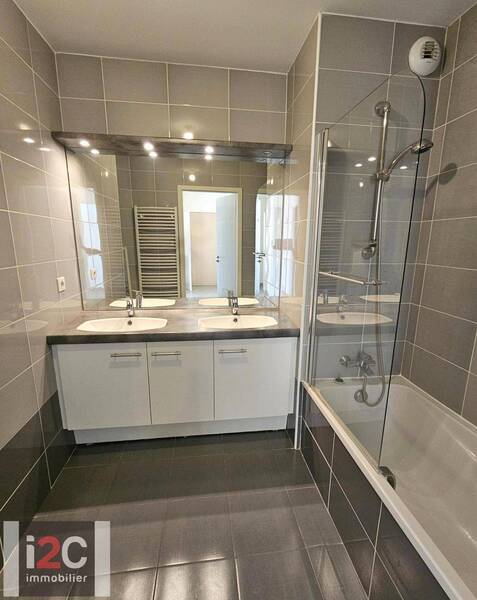Sold property apartment appartement t3 69.7 m² in Thoiry 01710