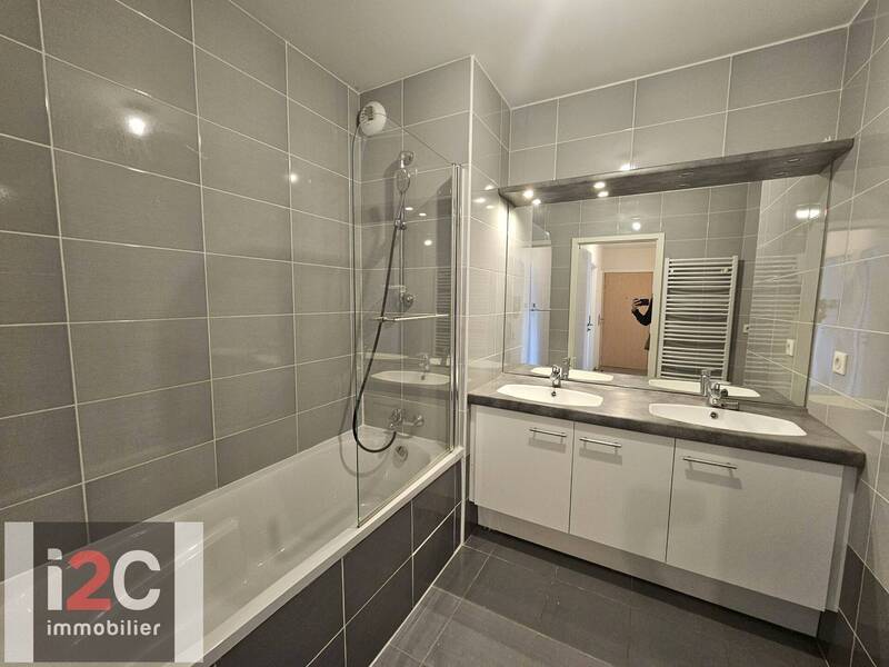 Sold property apartment appartement t3 69.5 m² in Thoiry 01710