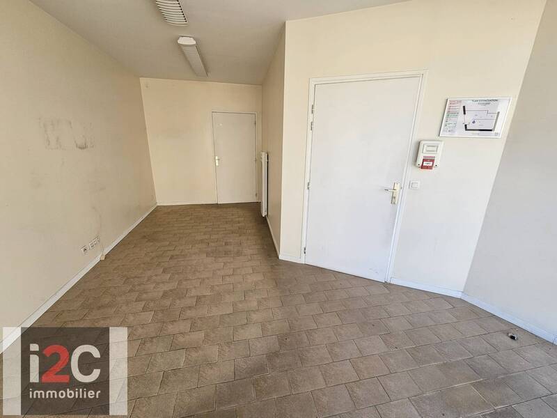 Vente local commercial à Gex 01170 135 000 €