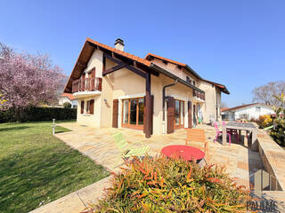 Vente Maison 7 pièces 240 m² Thoiry 01710