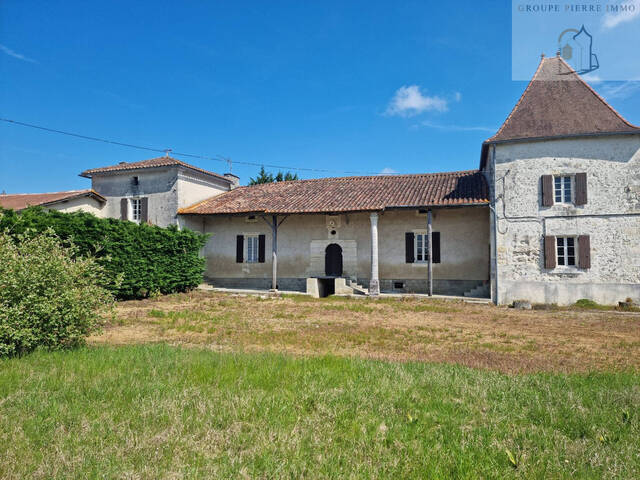 Buy House 15 rooms 305 m² Chalais 16210