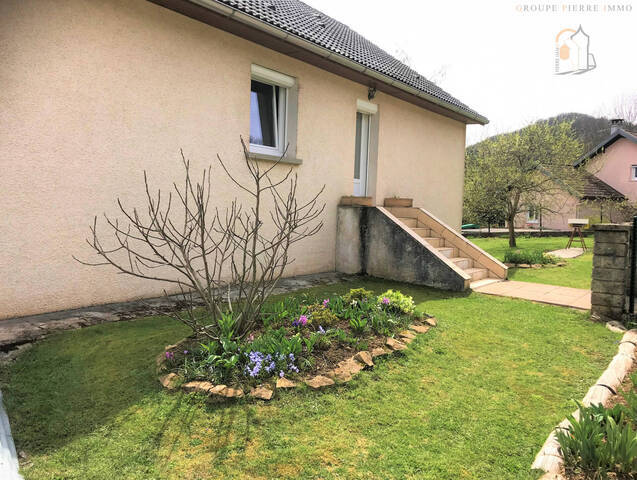 Sold property - House 4 rooms 100 m² Ravilloles 39170
