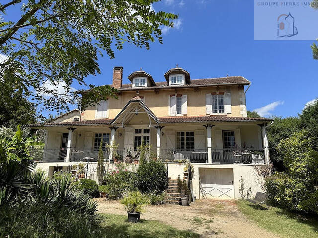 Vente Maison 9 pièces 380 m² Montguyon 17270