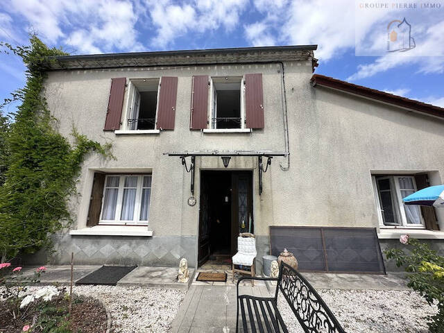 Buy House maison 6 rooms 147 m² Barbezieux-Saint-Hilaire 16300