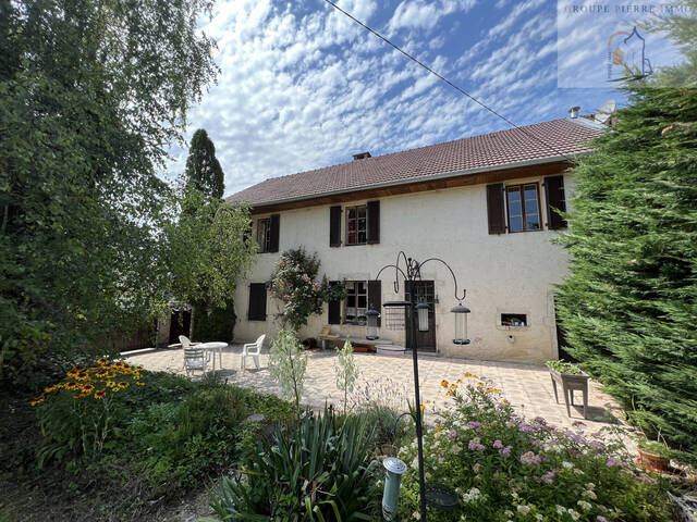 Buy House maison 5 rooms 200 m² Clairvaux-les-Lacs 39130