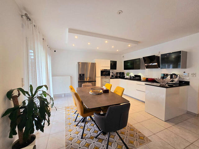 Rent House maison 3 rooms 100.4 m² Archamps 74160