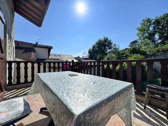 Buy House maison 8 rooms 228 m² Saint-Julien-en-Genevois 74160