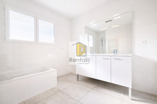 Location Maison individuelle 5 pièces 145 m² Divonne-les-Bains 01220