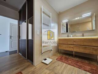 Location Maison individuelle 7 pièces 220 m² Prévessin-Moëns 01280