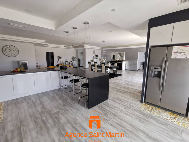 Vente maison 6 pièces 335 m² à Montélimar 26200