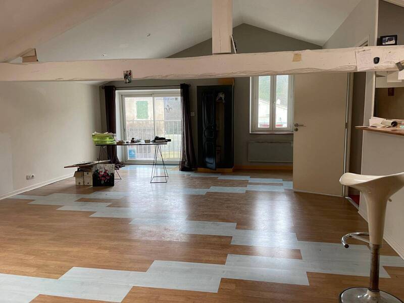 Vente local à Vesseaux 07200 130 000 €