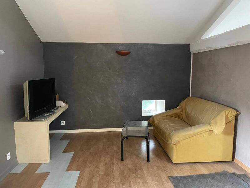 Vente local à Vesseaux 07200 130 000 €