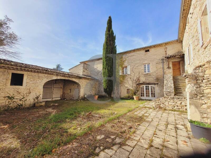 Vente maison 20 pièces 600 m² à Grignan 26230