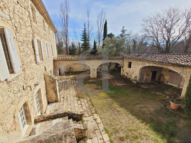 Vente maison 20 pièces 600 m² à Grignan 26230