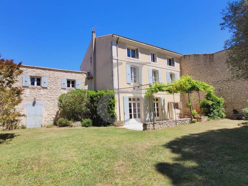 Vente maison 11 pièces 283 m² à Grignan 26230