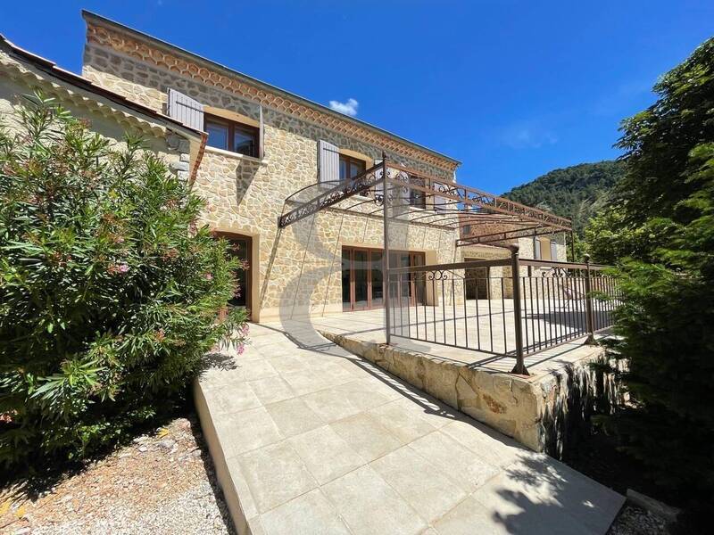 Vente maison 9 pièces 345 m² à Buis-les-Baronnies 26170