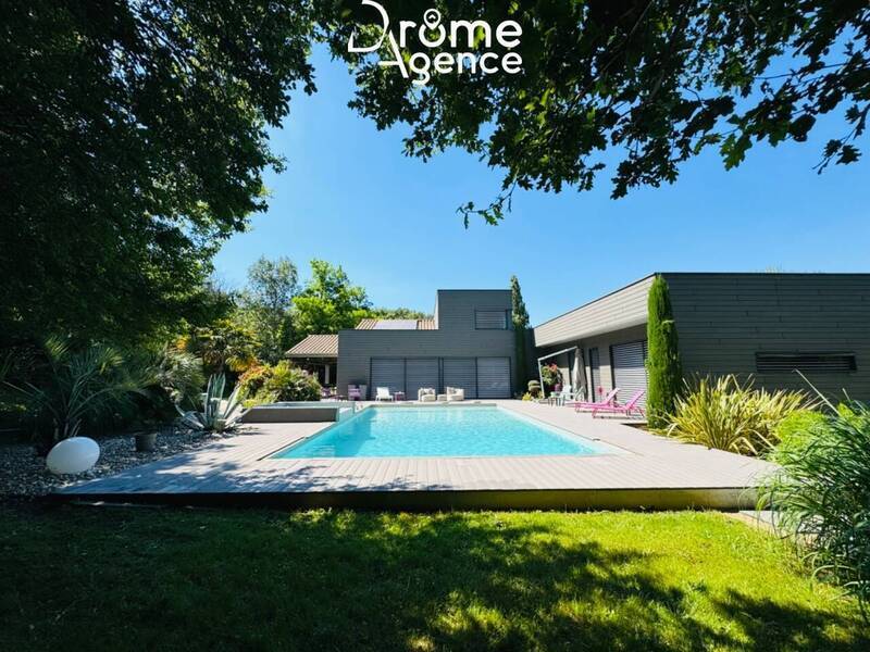 Vente maison 9 pièces 384 m² à Beaumont-lès-Valence 26760