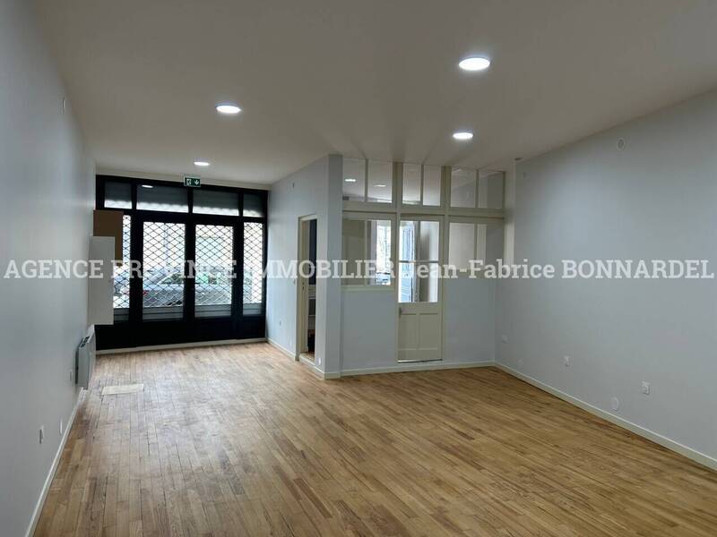 Location local à Valréas 84600 444 €