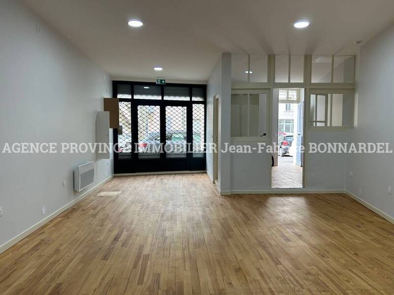 Location local à Valréas 84600 444 €