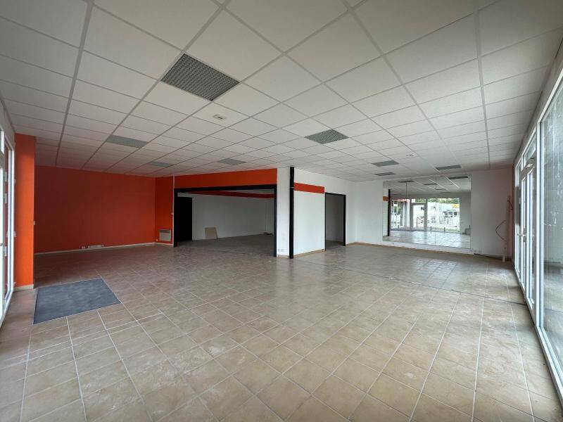 Location local à Saint-Clair 07430 1 998 €