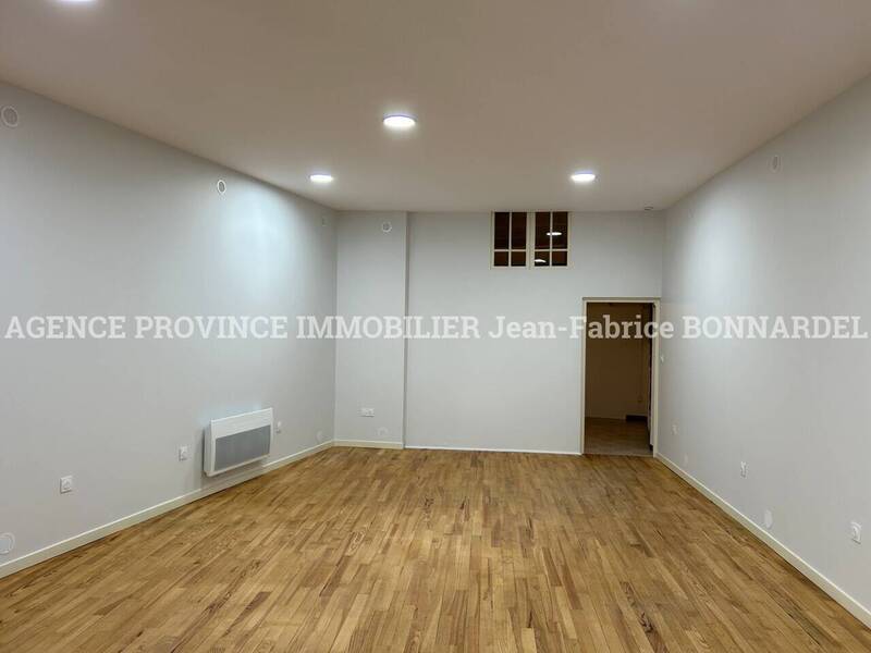 Location local à Valréas 84600 444 €