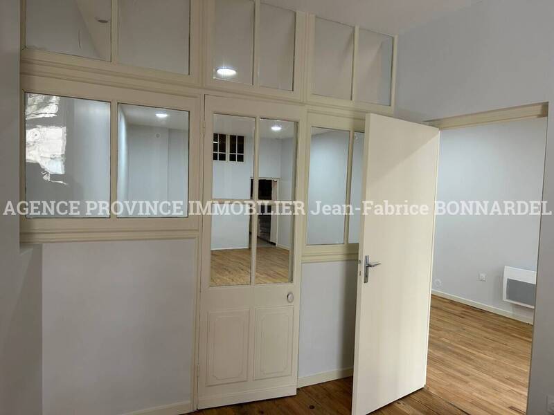 Location local à Valréas 84600 444 €