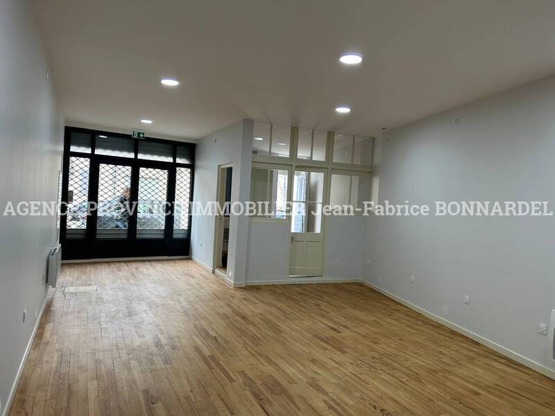 Location local à Valréas 84600 444 €