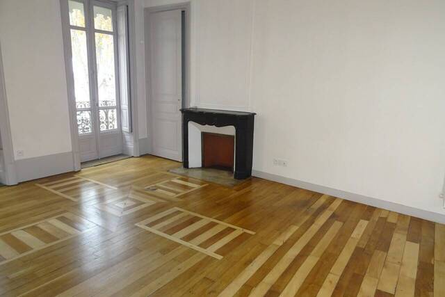 Location Appartement 2 pièces 56 m² Tournon-sur-Rhône 07300