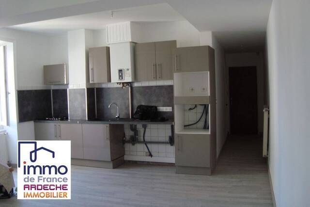 Location Appartement 3 pièces 65 m² Privas 07000