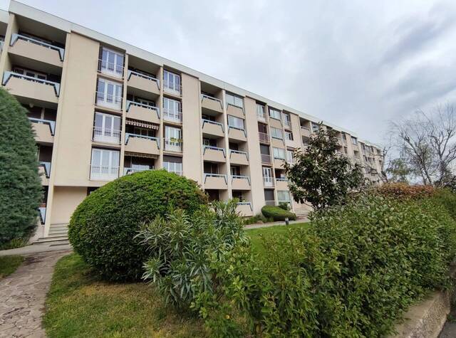 Location Appartement 4 pièces 81 m² Bourg-lès-Valence 26500