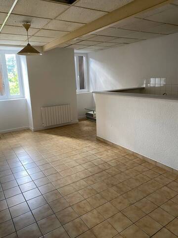 Location Appartement 2 pièces 57 m² Les Vans 07140