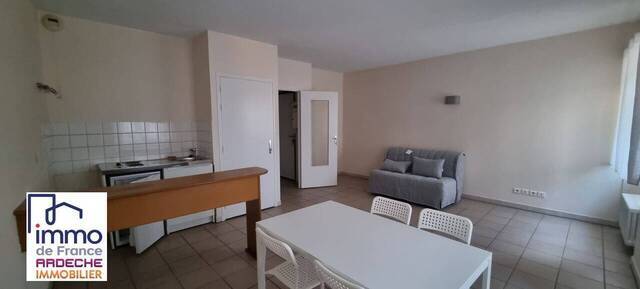 Location Appartement 1 pièce 32 m² Privas 07000