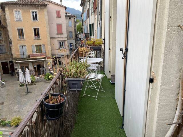 Location Appartement 4 pièces 80 m² Les Vans 07140