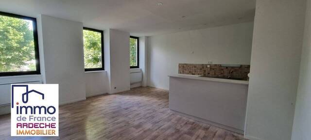 Location Appartement 4 pièces 77 m² Privas 07000