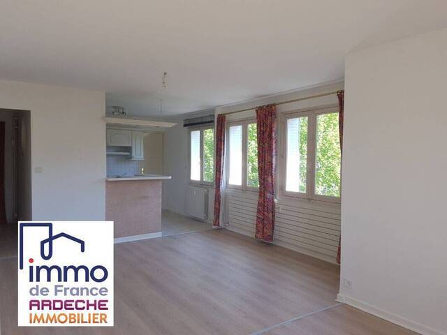 Location Appartement 4 pièces 79 m² Privas 07000