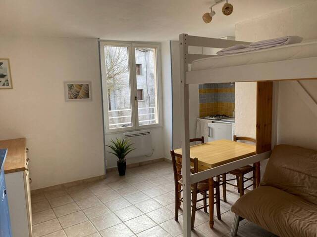 Location Appartement 1 pièce 19 m² Les Vans 07140