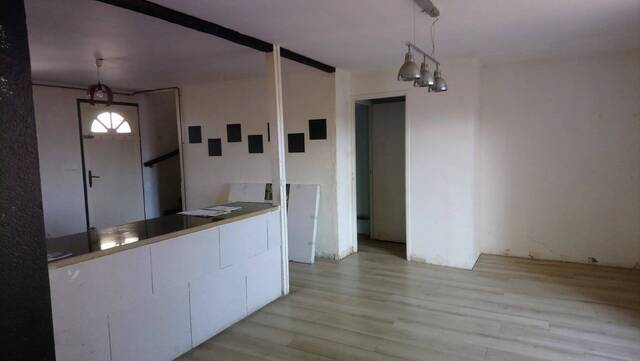 Sold Apartment 4 rooms Comps 30300 94 m²