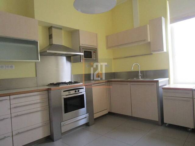 Sold Apartment 5 rooms Nîmes 30000 160 m²