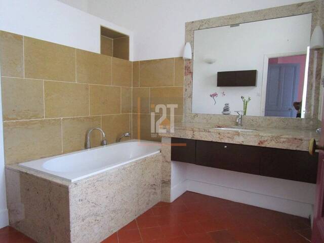 Sold Apartment 5 rooms Nîmes 30000 160 m²