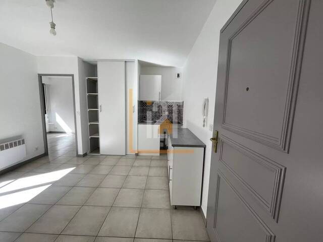Rent Apartment 2 rooms Nîmes 30000 30.75 m²