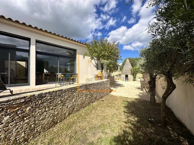 Sale House 5 rooms Nîmes 30000 175 m²