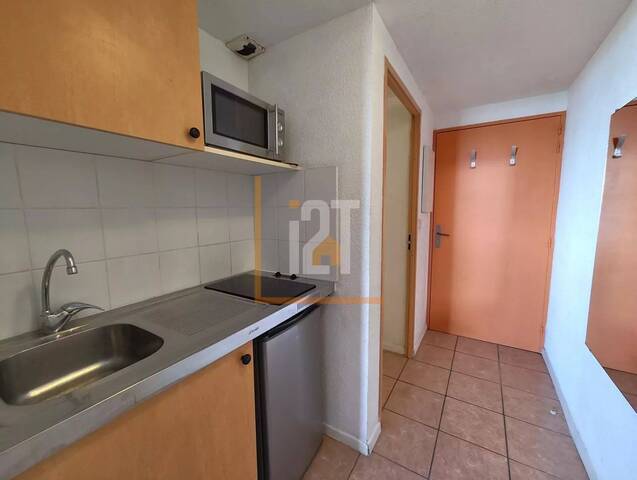 Sale Apartment 1 room Nîmes 30000 22 m²