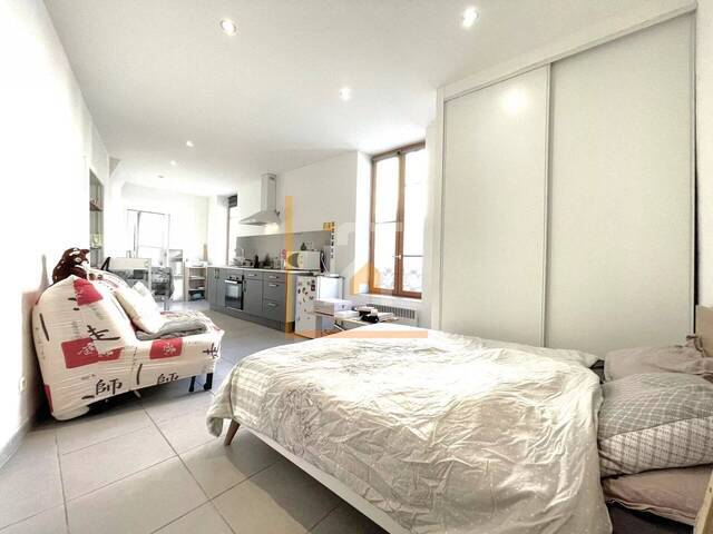 Sale Apartment 1 room Nîmes 30900 27.73 m²