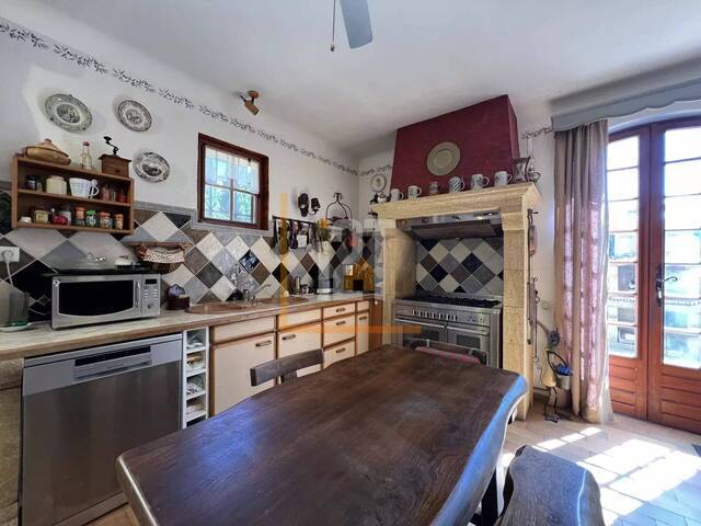 Vente Maison 7 pièces Uzès 30700 253 m²