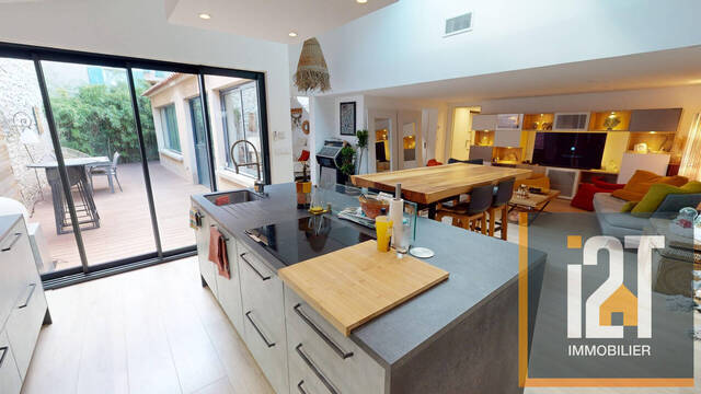 Vente Appartement 5 pièces Nîmes 30900 156 m²