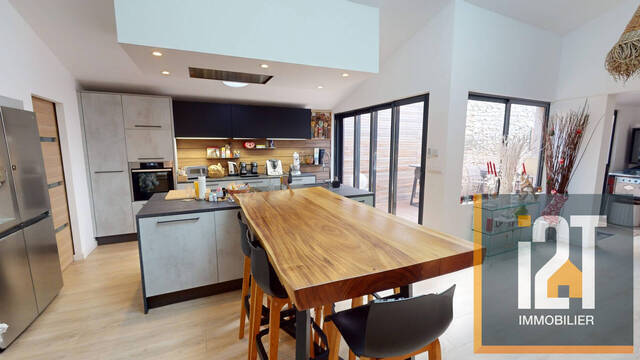 Vente Appartement 5 pièces Nîmes 30900 156 m²